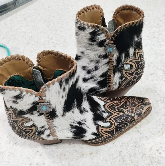 Western hand tooled cowhide ankle boots! (W-10) NWOT